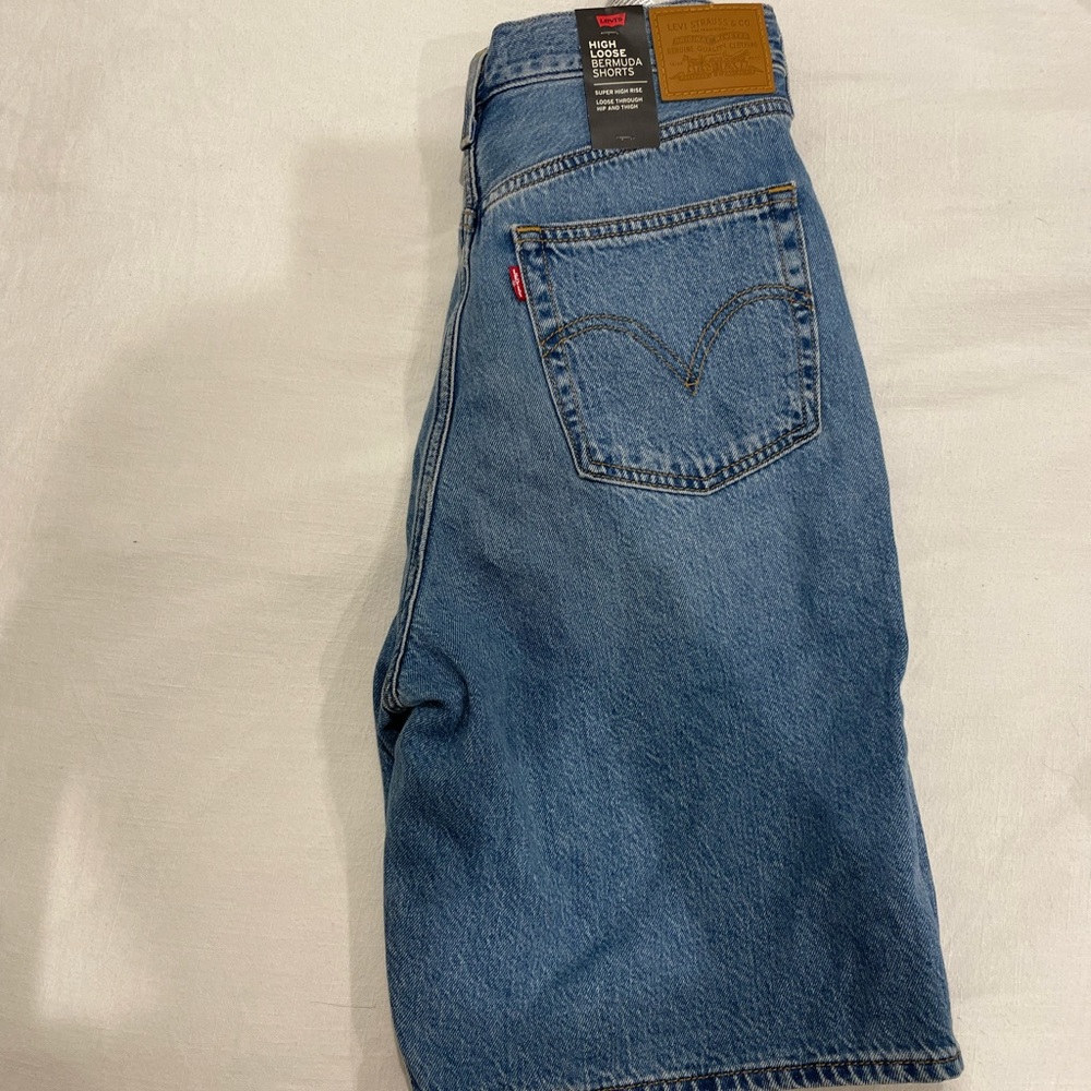 NWT Levi’s High Loose Bermuda Short